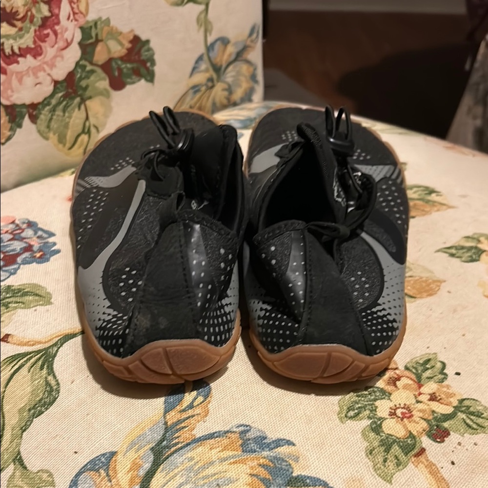 Black and Brown Athletic Shoes - Picture 5 of 7